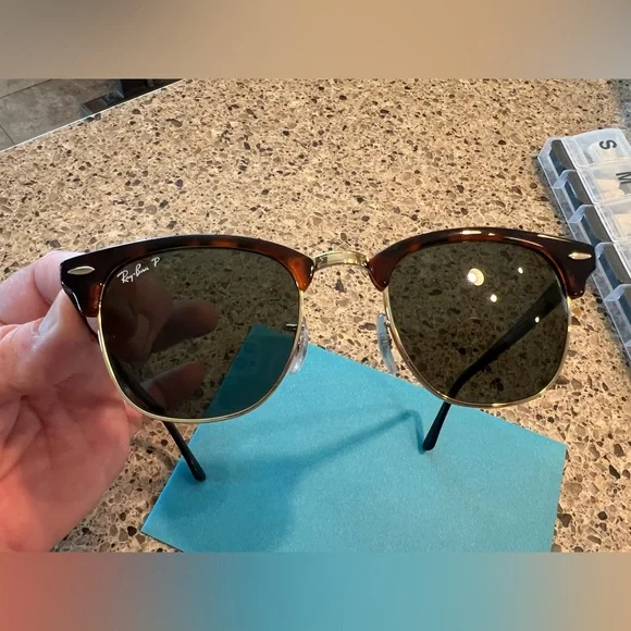 Ray-Ban clubmaster polarized Tortoise and Gold Sunglasses - Picture 4 of 7